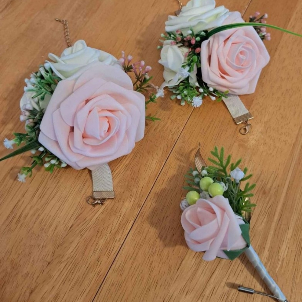 Lings boutineer and two wrist corsages